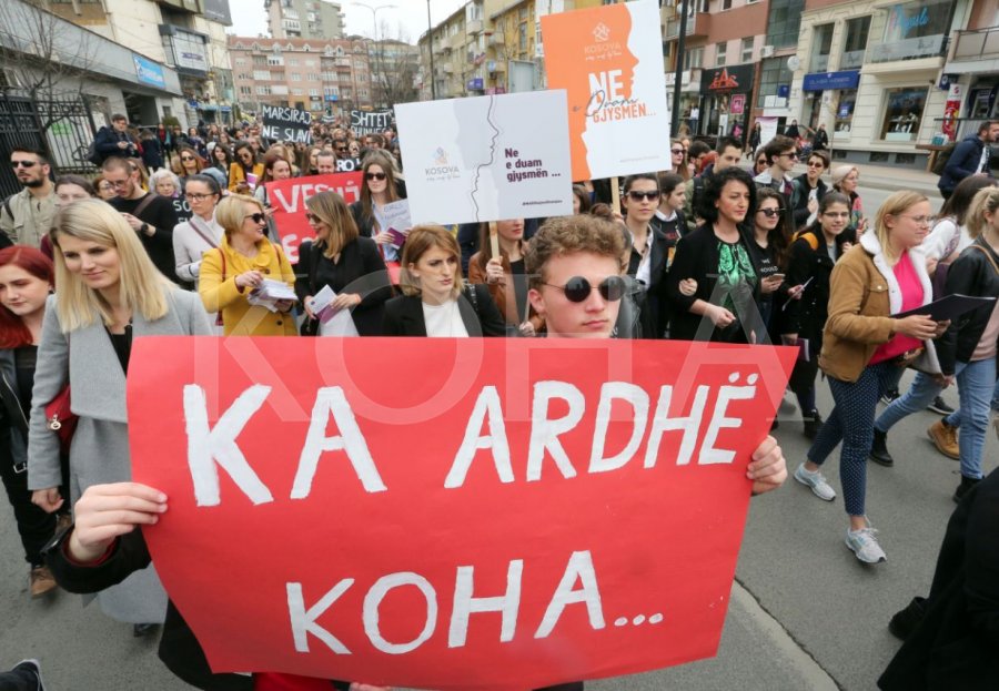 Aktivistet kërkojnë barazi gjatë Marshit në Ditën Ndërkombëtare të Grave në Prishtinë