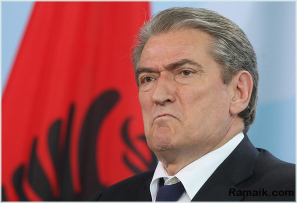 Sali Berisha thotë se 25 prilli është ‘ditë e zezë’ në historinë e demokracisë në Shqipëri!