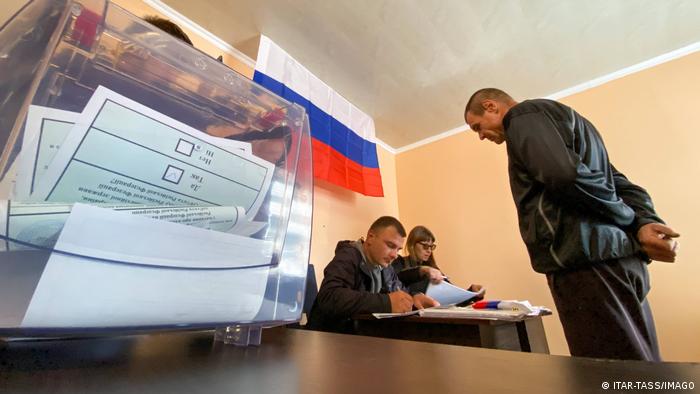 Sot dita e fundit e referendumit në Donbask. Rusia: ‘Voto ‘po’, ose humb punën’.