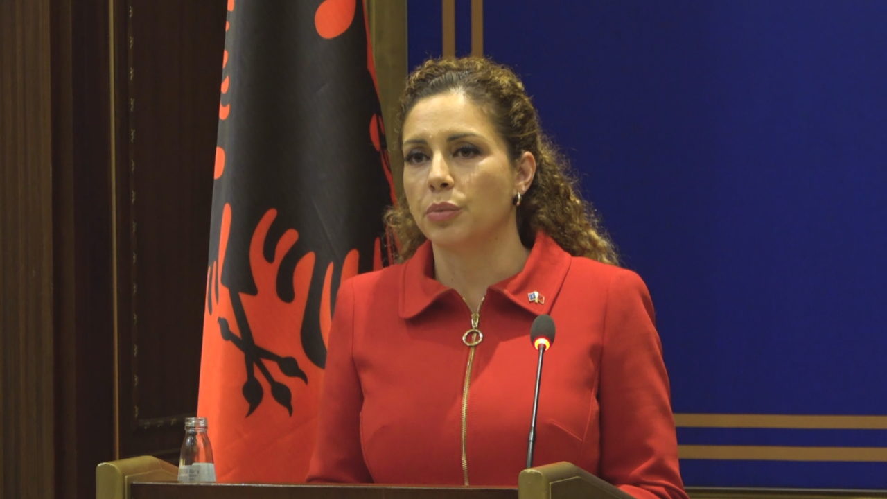 Shqipëria i kërkon Serbisë që të njohë pavarësinë e Kosovës. Xhaçka vizitë në Prishtinë