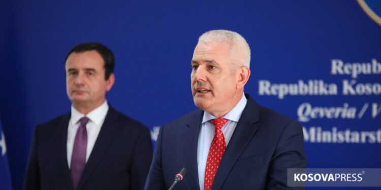 “Ministri i Brendshëm i Kosovës, non-grata nga SHBA”. Gazetari: Në listë edhe këshilltarja nga Shqipëria e Albin Kurtit
