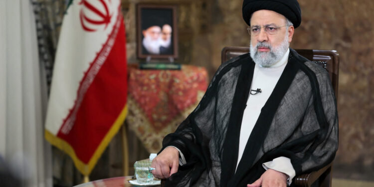 Frikë për fatin e presidentit iranian, çfarë do të ndodhë në rast se Raisi ka ndërruar jetë?
