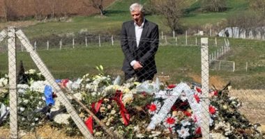 “Te varri i yt erdha i fundit, babë. Para meje erdhën mijëra…”, mesazhi i Hashim Thaçit.