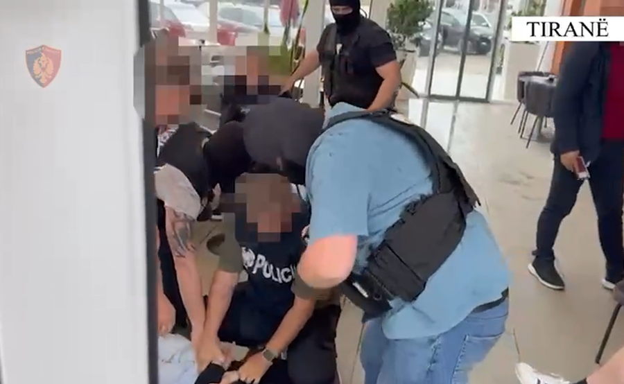 Trafik armësh nga Kosovë drejt Shqipërisë, arrestohen 10 persona! Sekuestrohet arsenal armësh
