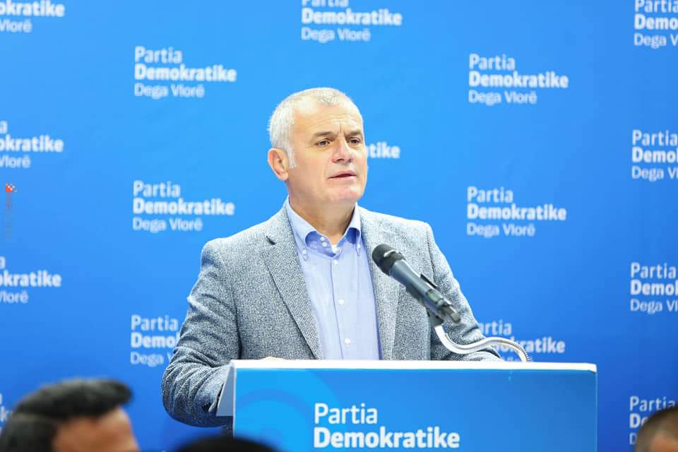 Bujar Leskaj braktis Berishën/ Drejtuesi politik i Vlorës tërhiqet nga politika një javë para zgjedhjeve lokale