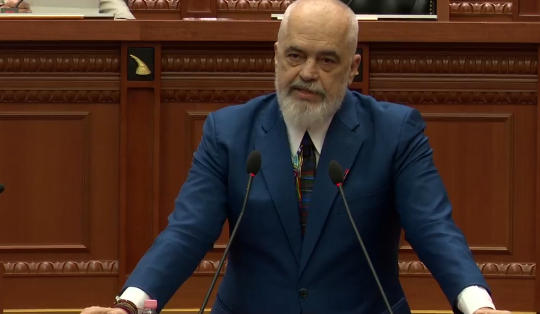 Projektbuxheti, opozita i kthen shpinën Ramës/ Kryeministri në Kuvend: Më mirë shpina sesa fytyra juaj