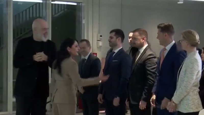 Balluku i jep certifikatën kompanisë amerikane CWP, për ndërtimin e parkut 600 MW në Tropojë