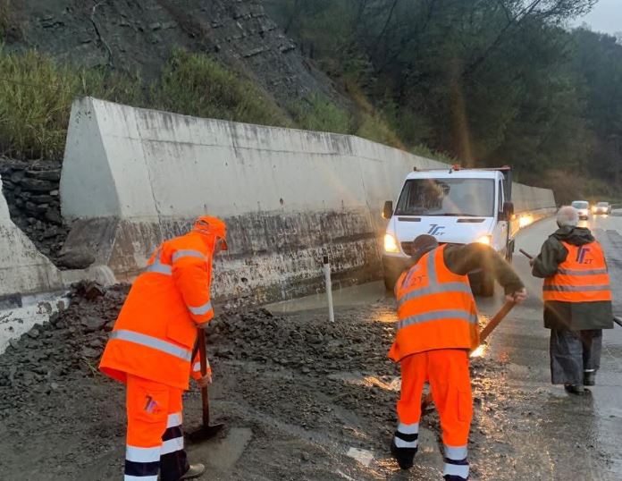 Përmbytjet/ Rama: Në gatishmëri kudo në terrenet e vështirësuara, pa ndërprerje 24 orë