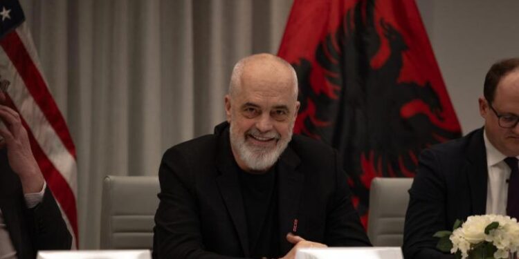 Sondazhi i L’Espresso/ Rama një nga 7 liderët më të besuar të italianëve, “lë pas” edhe Donald Trump.