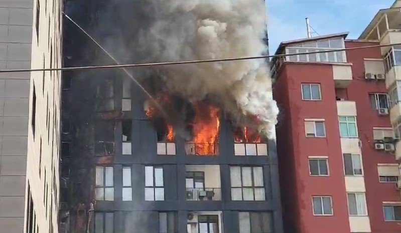 Zjarri në Tiranë/ Reagon Rama: Pallati do të rindërtohet 100% nga vetë ndërtuesi