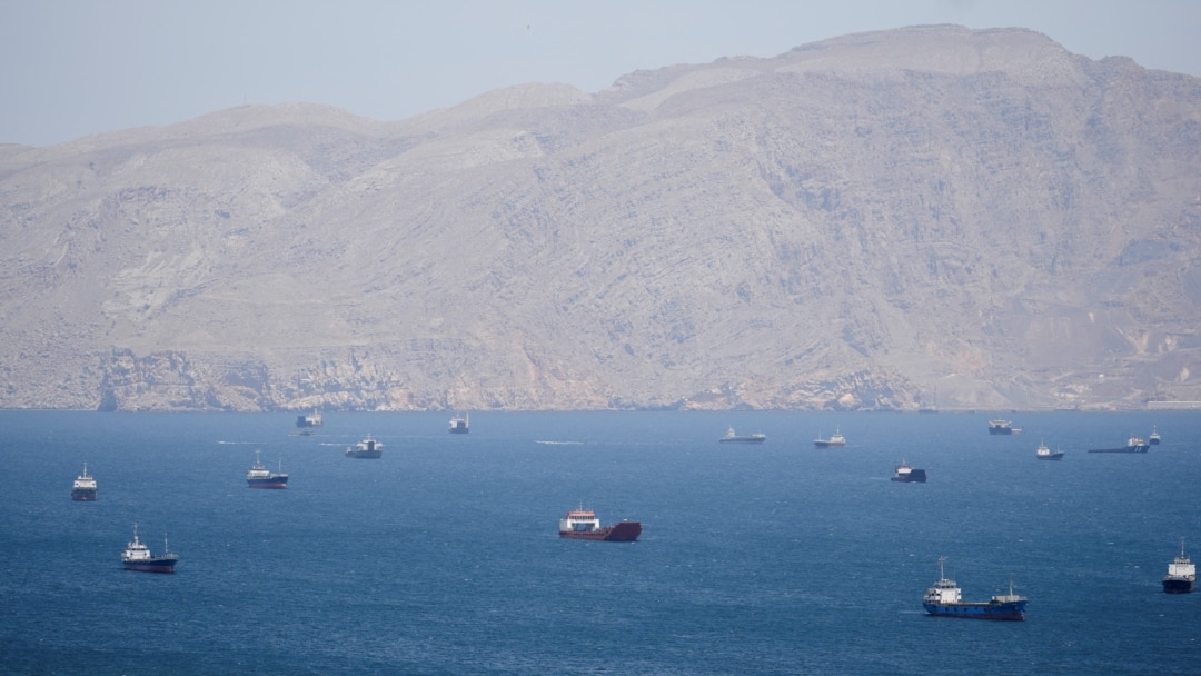 SHBA nis shoqërimin e anijeve në Hormuz, Irani paralajmëron për shkelje të armëpushimit