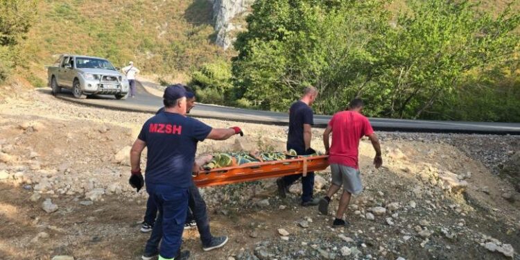 Aksident tragjik në Mirditë! Makina del nga rruga dhe përfundon në greminë, 1 viktimë dhe 2 të plagosur