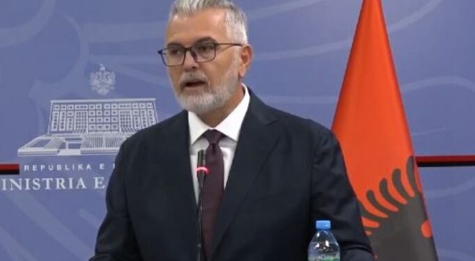 Pagat e gjyqtarëve dhe prokurorëve, ministri Gogu: Të martën e zgjidhim konfliktin në Kuvend, plotësojmë boshllëkun ligjor