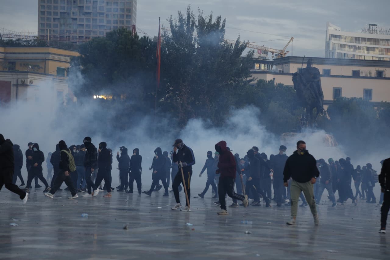 Një i huaj në protestën në Tiranë/ Policia arreston 9 persona, mes tyre një shtetas gjerman