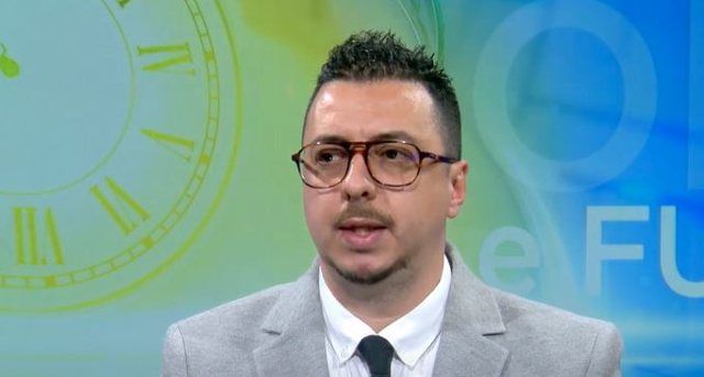 Aleks Nikës nuk i thyen këmbën