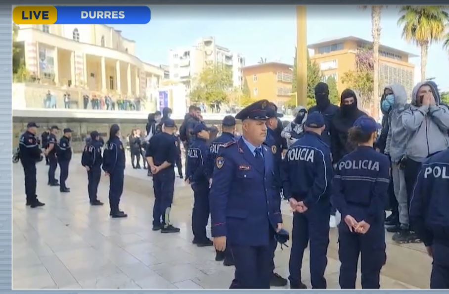 Gjimnazistët bojkotojnë protestën/ Durrës, të rinjtë nuk i përgjigjen thirrjes së PD për bojkot